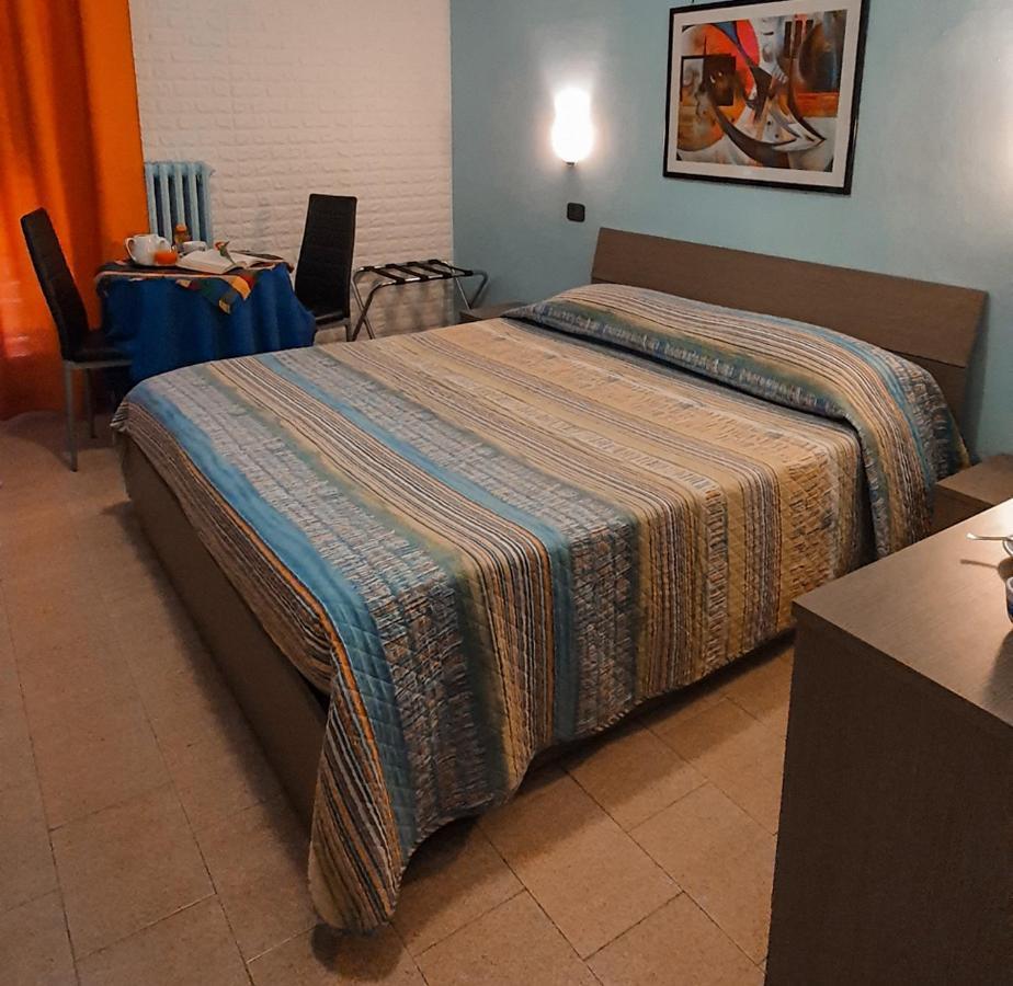 Hotel Mediterraneo Джовінаццо Екстер'єр фото